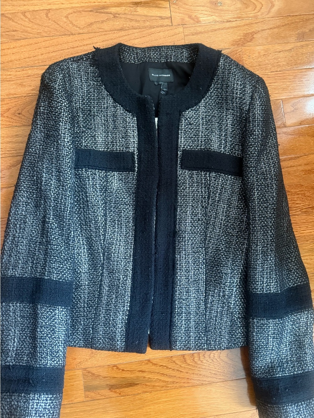 Club Monaco Tweed Boucle Jacket Sz 4 Collarless Black Silver Chanel-Style